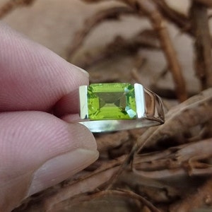 Peridootring voor mannen, massief 925 sterlingzilver, peridoot edelsteenring, statement zilveren ring, gepersonaliseerd cadeau voor hem zegelring