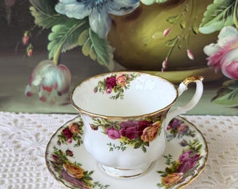 Royal Albert Old Country Roses Teacup and Saucer | Vintage Bone China England | Floral Tea Cup | English Cottage Decor | Collectible Gift