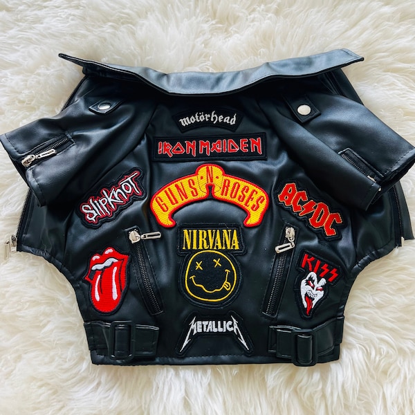 Handgefertigte Luxus Hundejacke aus Kunstleder mit Rock Band Aufnäher - Iron Maiden, AC/DC, Metallica & mehr
