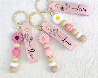 Personalized Birth Flower Engraved Keychain, Handmade Custom Daisy Beaded Keyring, Engraved Name Gift, Cute Bag Charm, New Year Gift