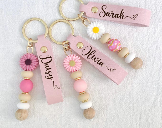 Personalized Daisy Beaded Keychain, Custom Faux Leather Keyring, Cute Flower Girl Gift, Teacher Appreciation Gift, Birthday Present for Her