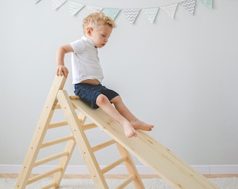 Opvouwbare klimdriehoek met glijbaan en ladder