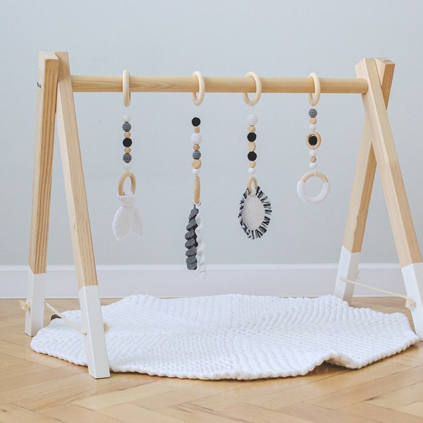 Baby Play Gym - Focus Collection - Jouets au crochet noir et blanc - Activité Arch Baby - Cadeau de douche - Jouets de gym suspendus - Floor Gym