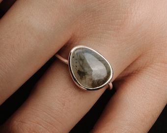 Minimalist Grey Stone Ring Everyday Simple Stone Ring Adjustable Labradorite Ring Natural Labradorite 925 Sterling Silver Ring Gemstone Ring