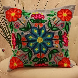 Peruvian flowered cushion - Hand embroidery - Colorful cushion - Ethnic cushion - Peruvian textile - Flowered pillow - Cushion cover