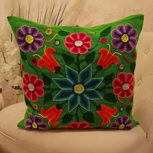 Peruvian flowered cushion - Hand embroidery - Colorful cushion - Ethnic cushion - Peruvian textile - Flowered pillow - Cushion cover