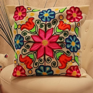 Peruvian flowered cushion - Hand embroidery - Colorful cushion - Ethnic cushion - Peruvian textile - Flowered pillow - Cushion cover