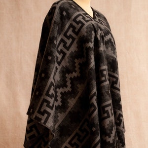 Alpaca Poncho - UNISEX - Soft and elegant - Tribal Poncho - Handmade - Ethnical poncho - Alpaca wool - Peruvian Poncho - Peruvian gift