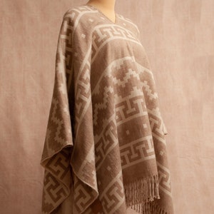 Alpaca Poncho - UNISEX - Soft and elegant - Tribal Poncho - Handmade - Ethnical poncho - Alpaca wool - Peruvian Poncho - Peruvian gift
