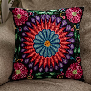 Peruvian flowered cushion - Hand embroidery - Colorful cushion - Ethnic cushion - Peruvian textile - Flowered pillow - Cushion cover