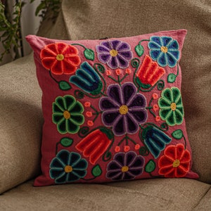 Peruvian flowered cushion - Hand embroidery - Colorful cushion - Ethnic cushion - Peruvian textile - Flowered pillow - Cushion cover
