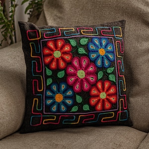 Peruvian flowered cushion - Hand embroidery - Colorful cushion - Ethnic cushion - Peruvian textile - Flowered pillow - Cushion cover
