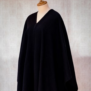 Black poncho - Alpaca poncho - UNISEX - Peru Poncho - Ethnical poncho - Handmade - Alpaca Wool - Andean Gift - Peruvian Poncho - Warm Poncho