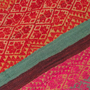 Luxe ambachtelijk Peruviaans tapijt – prachtig handgemaakt vintage textiel uit Peru: 4,34 kg