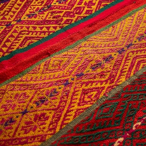Handgeweven Peruaanse schapenwoldeken - rustiek huisdecor - vintage vloerkleed