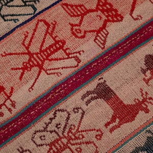 Luxurious Artisian Peruvian Rug – Exquisite Handmade Vintage Textile from Peru 5.18 ft x 4.43 ft - (3.06Kg)