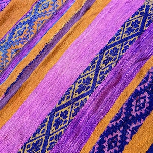 Handwoven Peruvian Sheep Wool Blanket - Rustic Home Decor - Vintage Rug 5,7 ft x 5,45 ft - (5 Kg)