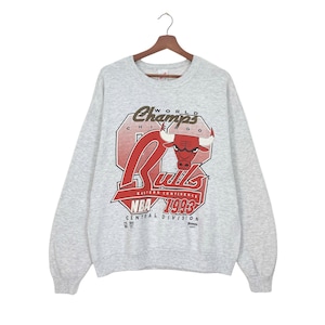 Extremely RARE! Vintage 1990s Chicago Bulls Sweatshirt Vintage World Champs Bulls NBA Basketball Team Jordan, Pippen , Rodman / Medium Fit