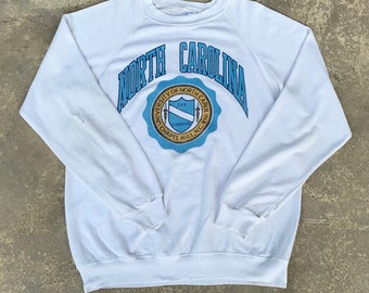 Zeldzaam! Vintage jaren 1980 Distressed Hanes Universiteit van North Carolina Crewneck Sweatshirt Vintage Universiteitsmode / Maat L