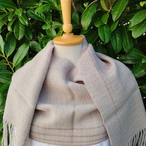 Beautiful, hand-woven scarf in the color beige-antique rose-sand.
