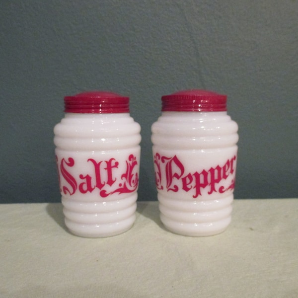 Vintage Hazel Atlas "Beehive" Old English Salt & Pepper Shaker Set