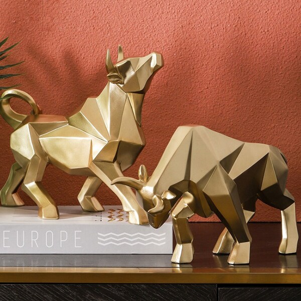 Statua geometrica del toro, scultura del toro disponibile nei colori rosso, nero, oro, bianco