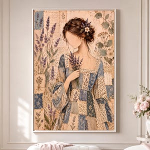 Puede incluir: Una impresión de arte mural que muestra a una persona sin rostro con cabello castaño recogido con flores, vistiendo un vestido de patchwork en tonos azul y crema. El fondo presenta ramas de lavanda y texto con estilo vintage.