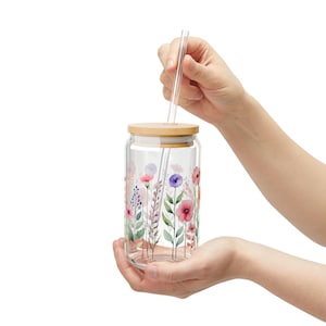 Boho Wildflower Sipper Glass, 16oz - Cottagecore Floral Cup, Gift for Nature Lover, Glassware Kitchen Decor, Botanical Tea Mug, Flower Print