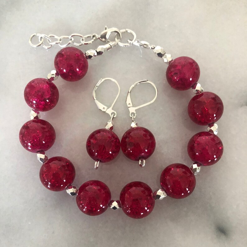 7.5\u201d Darling Red Marble Glass Bracelet and Earring SetGlass Pearls