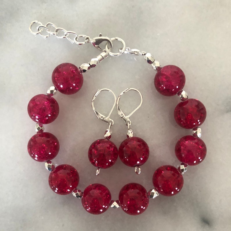 7.5\u201d Darling Red Marble Glass Bracelet and Earring SetGlass Pearls