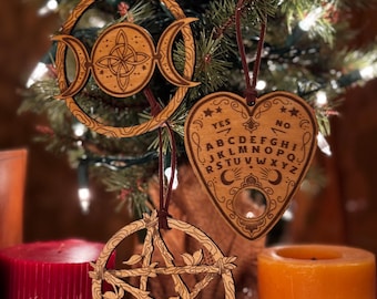 Set de adornos esotéricos y místicos: pentagrama, triple luna, planchette, adornos paganos de Yule, decoraciones para altar wiccano, decoración navideña vintage