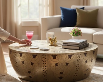 Mesa de centro redonda de madera con tambor perforado de latón - Decoración india para dormitorio, sala de estar, mesa auxiliar central grabada única