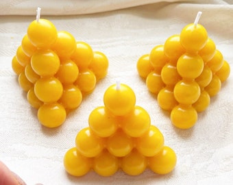 Bubbelkaars van pure bijenwas, handgemaakt piramidedecor