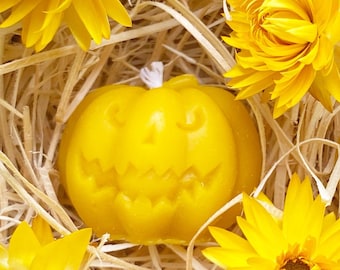 Pure beeswax Halloween pumpkin candle, 100% bees wax pumpkin shape candle, Baby shower favor or gift for guests. Halloween Party decoration