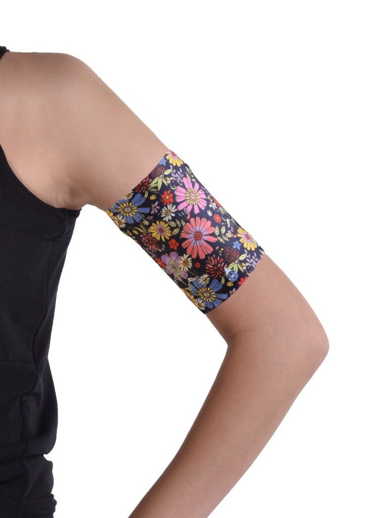 Armband to hold your Freestyle Libre, Dexcom, Medtrum, Sibionics glucose sensors or insulin patch pump Omnipod Dia-Band Secret Garden