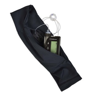 May include: A black sleeve designed to hold a Medtronic insulin pump and related medical devices. The pump is visible with a screen displaying information. The sleeve has a small pocket with the text "KAIO DIA".