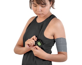 Unisex tank top with two side pockets for insulin pump with openings for tubing - Dia-T.Top