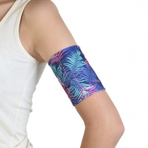 Armband to hold your Freestyle Libre, Dexcom, Medtrum, Sibionics glucose sensors or insulin patch pump Omnipod Dia-Band Palm Breeze