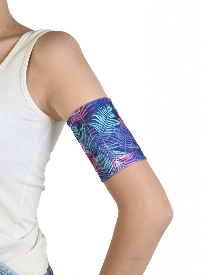 Armband to hold your Freestyle Libre, Dexcom, Medtrum, Sibionics glucose sensors or insulin patch pump Omnipod Dia-Band Palm Breeze