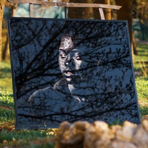 Unique Artwork inspired by Lupita Nyong, Personalized Cracked Glass Art, Unique Handcrafted Wall Art, Modern Home Decor Perfect Gift Her Him