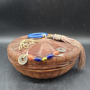 Vintage Chinese Sewing Basket, Hand-woven Button Basket, Round Sewing Basket with Lid, Chinese Wicker Basket