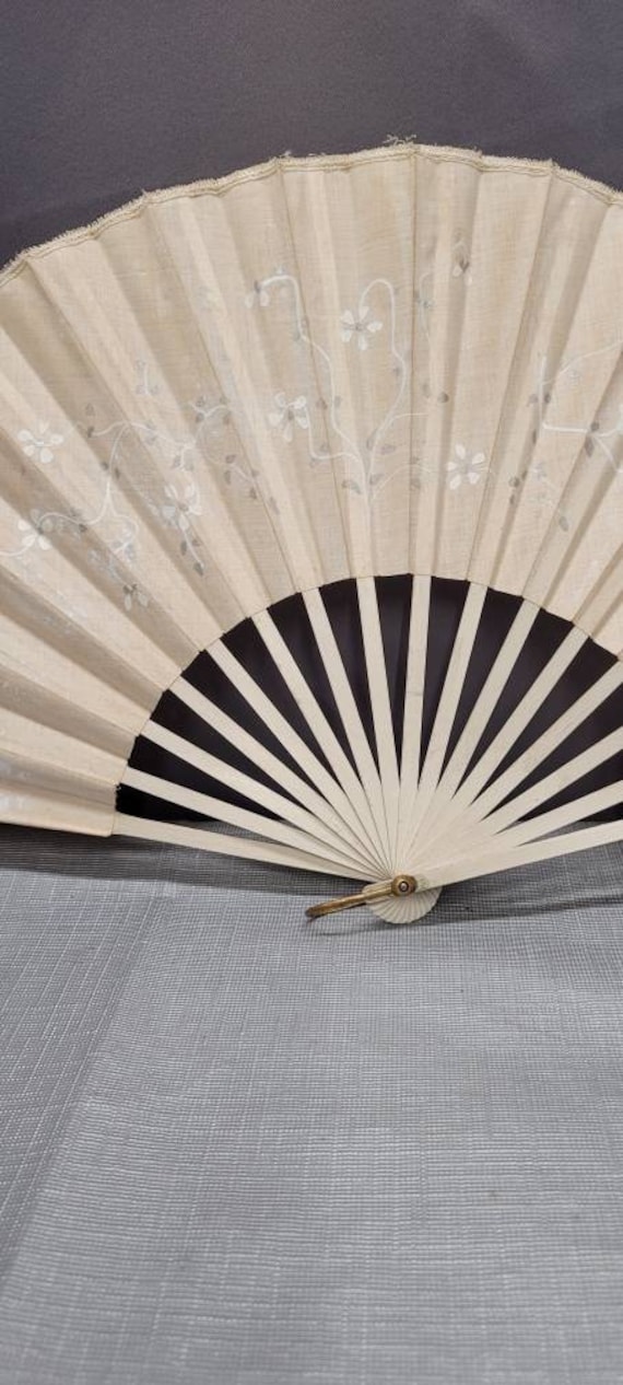 Beautiful Japanese Cloth Hand Fan White with Flor… - image 3