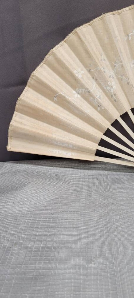 Beautiful Japanese Cloth Hand Fan White with Flor… - image 2