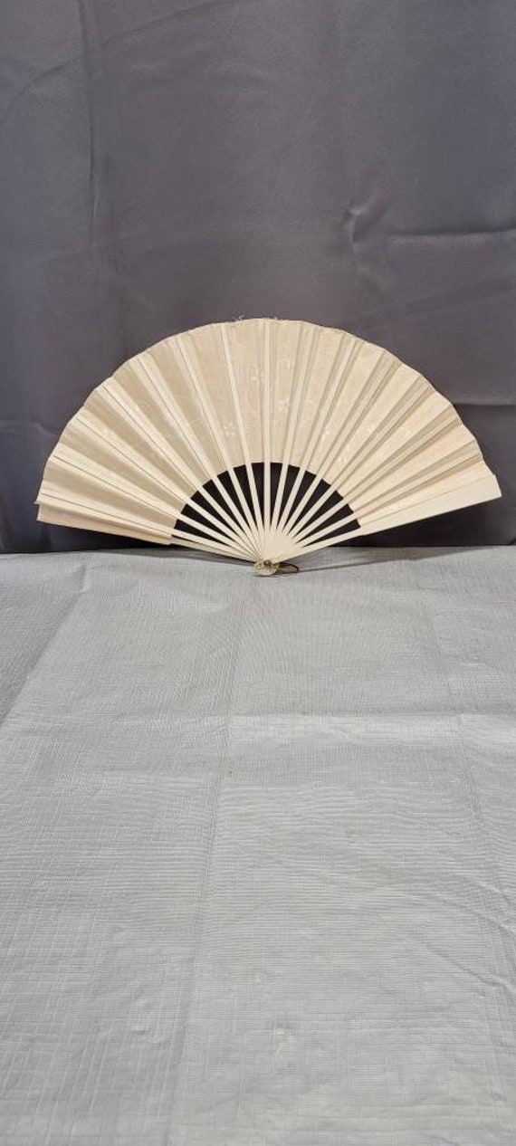 Beautiful Japanese Cloth Hand Fan White with Flor… - image 6