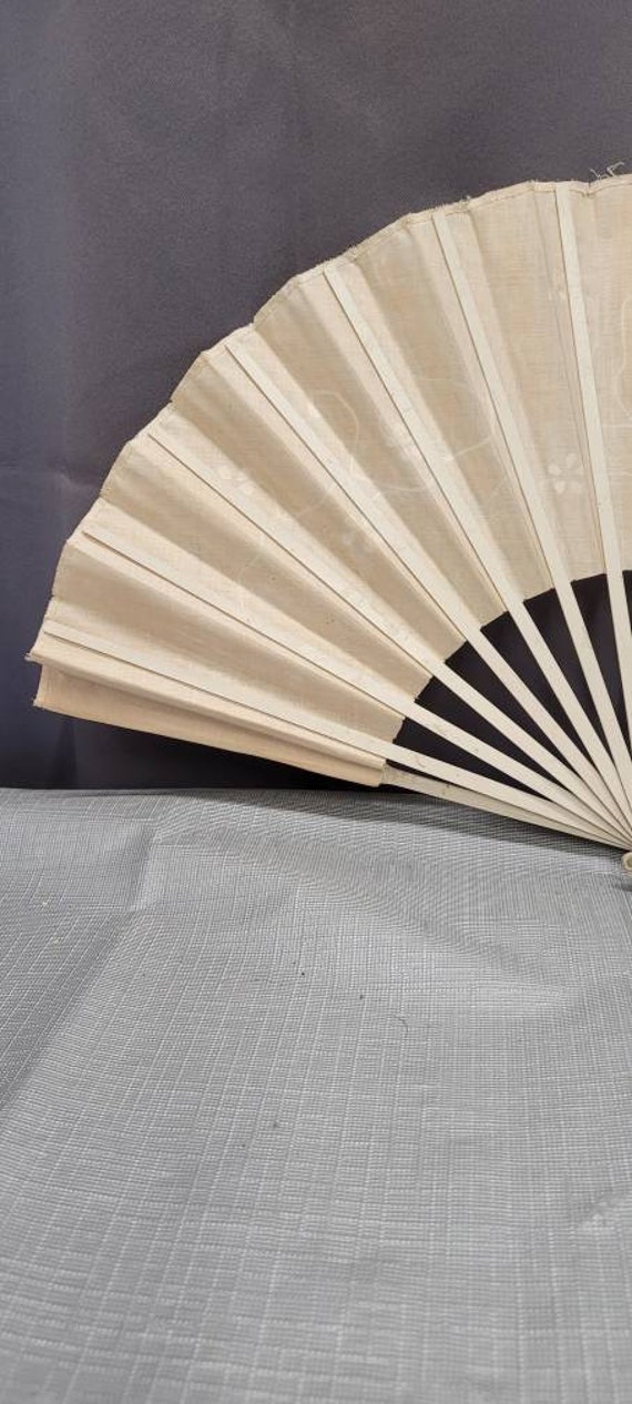 Beautiful Japanese Cloth Hand Fan White with Flor… - image 9
