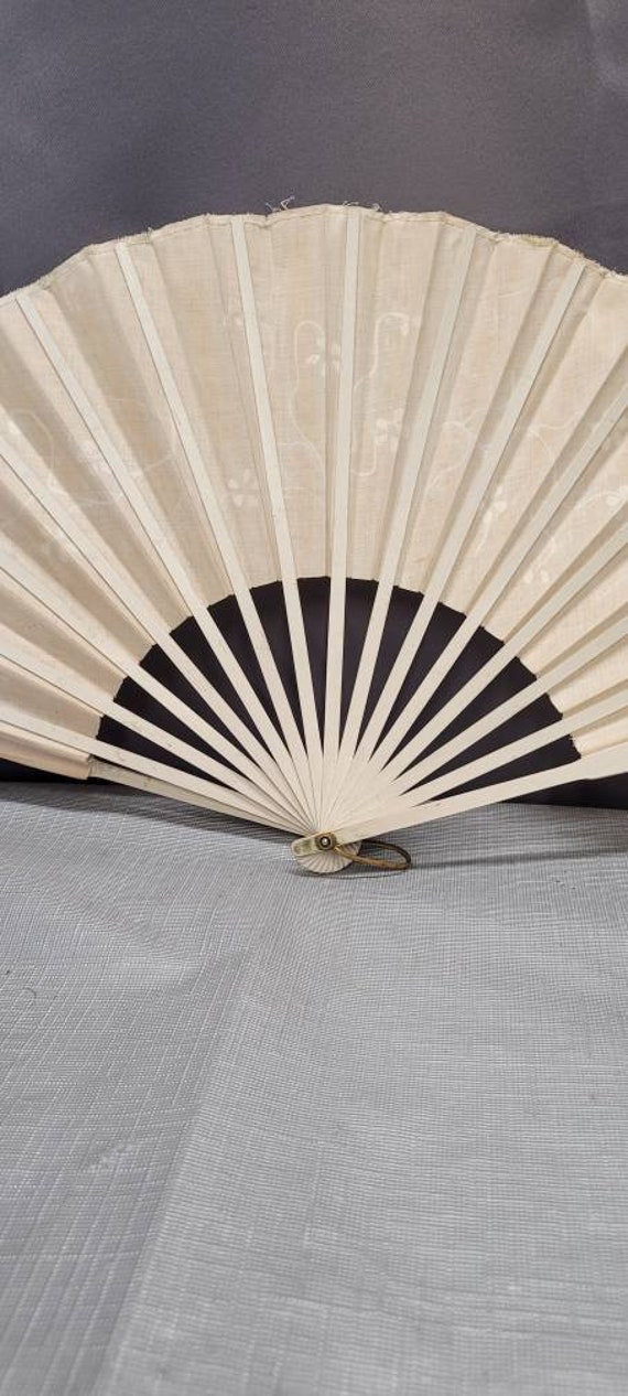 Beautiful Japanese Cloth Hand Fan White with Flor… - image 7