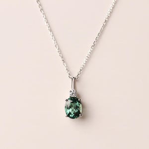 Minimalist Green Sapphire Pendant Necklace Oval Shaped Dainty Wedding Necklace Valentine&#39;s Gift for Her