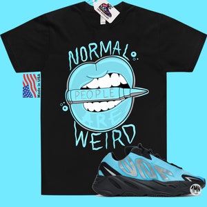 Yeezy Boost 700 MNVN Bright Cyan Match Shirt "Normale mensen zijn raar" afbeelding 1