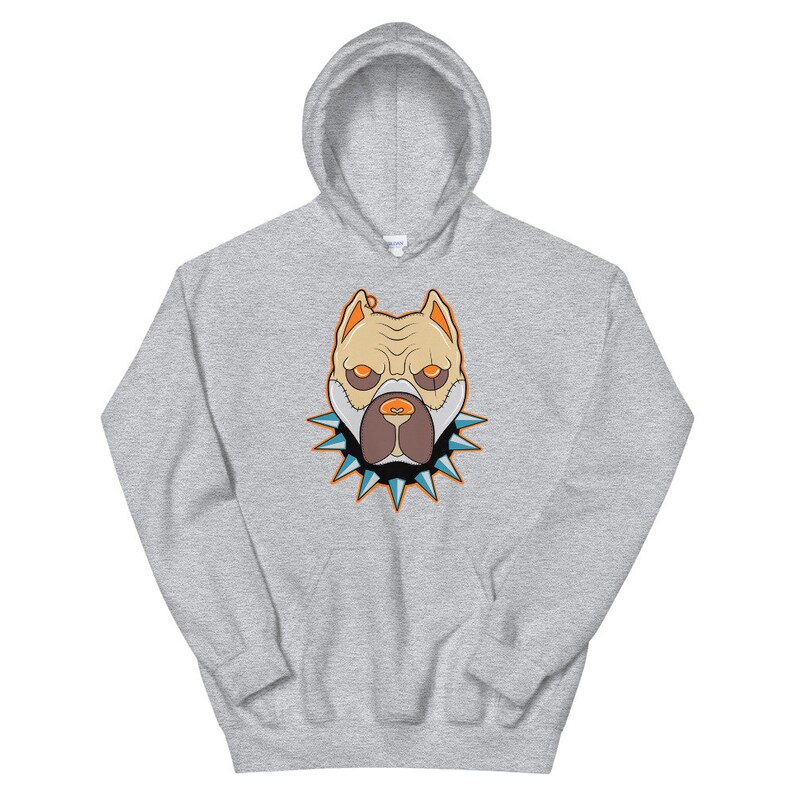 K&ouml;nnte beinhalten: Ein grauer Kapuzenpullover mit einem Cartoon-Bild eines braunen Pitbulls mit orangefarbenen Augen und einem blauen und orangefarbenen Stachelkragen.