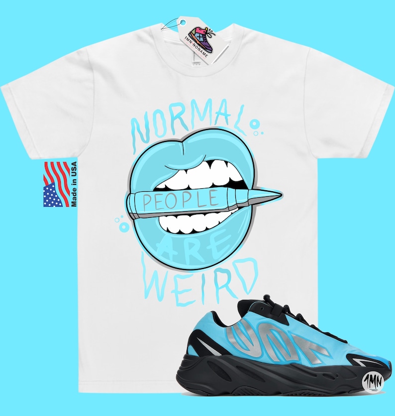 Yeezy Boost 700 MNVN Bright Cyan Match Shirt "Normale mensen zijn raar" afbeelding 3